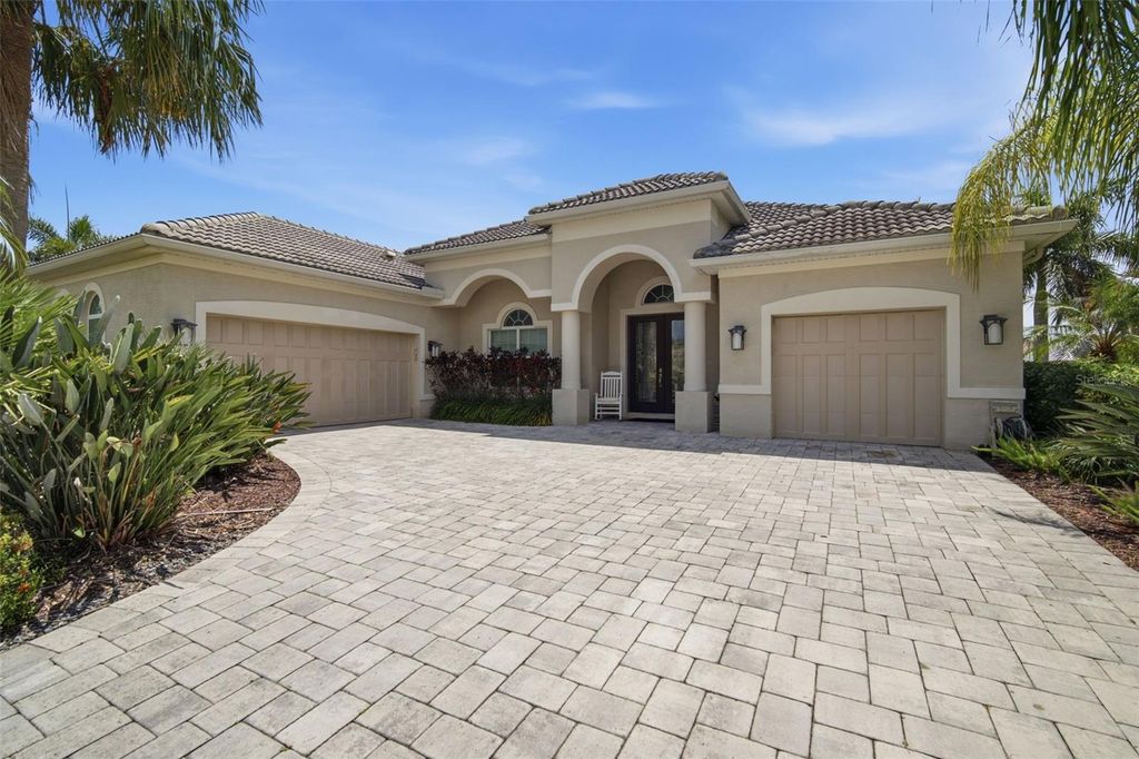 Image 7 of property listing at 621 REGATTA WAY, Bradenton, FL 34208