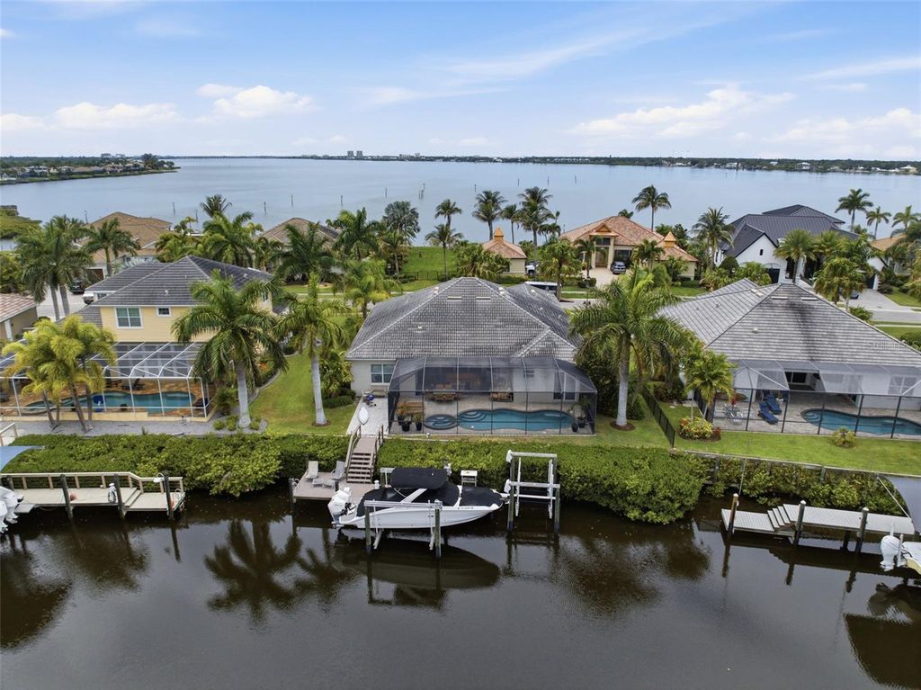 Image 61 of property listing at 621 REGATTA WAY, Bradenton, FL 34208