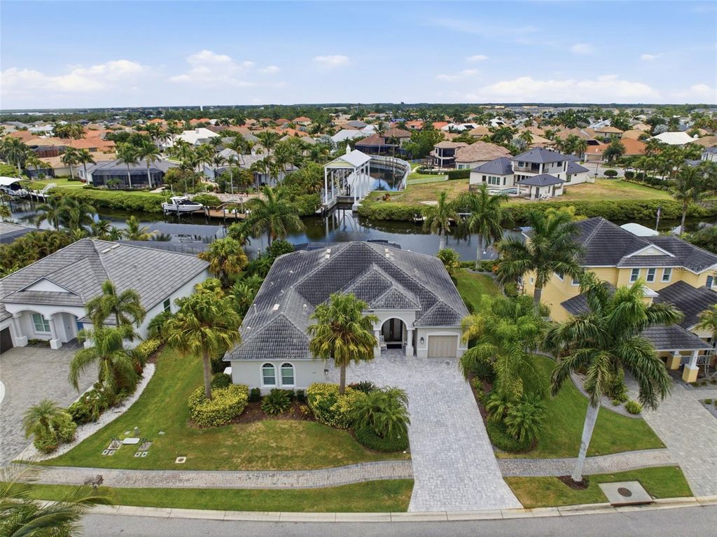 Image 71 of property listing at 621 REGATTA WAY, Bradenton, FL 34208