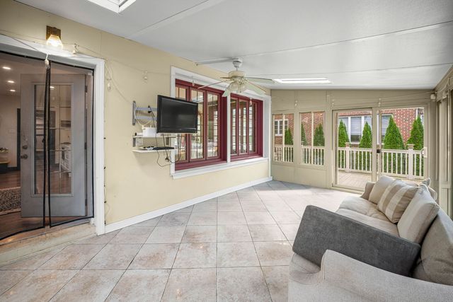 10022 S Seeley Avenue, Chicago, IL 60643