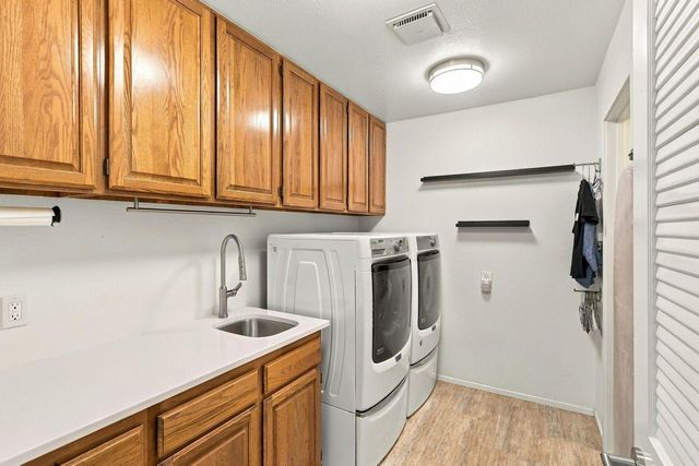 440 Wyndgate Rd, Sacramento, CA 95864