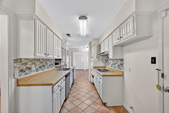 812 Fleetwood Place Drive, Houston, TX 77079