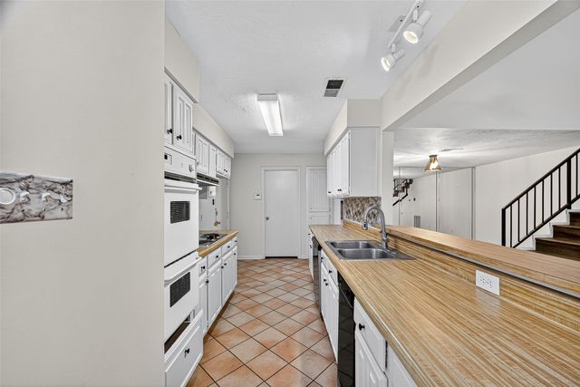 812 Fleetwood Place Drive, Houston, TX 77079