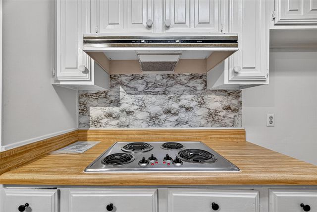 812 Fleetwood Place Drive, Houston, TX 77079