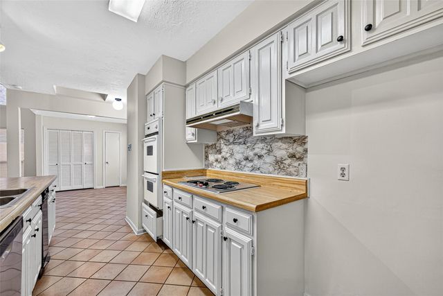 812 Fleetwood Place Drive, Houston, TX 77079