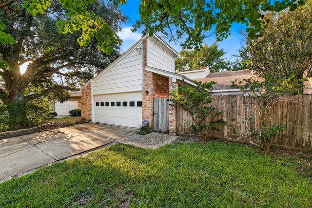 812 Fleetwood Place Drive, Houston, TX 77079