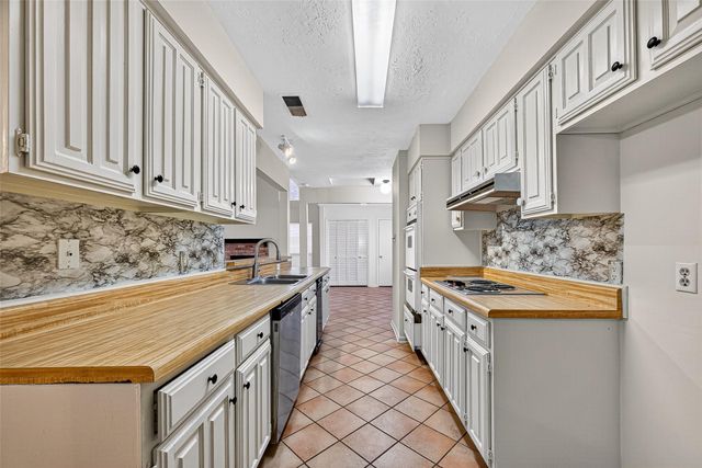 812 Fleetwood Place Drive, Houston, TX 77079