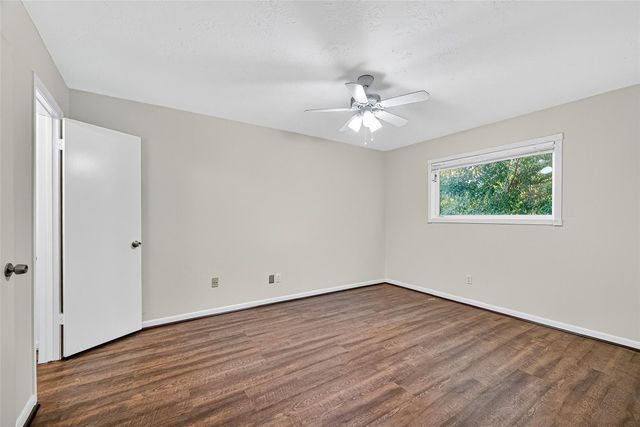 812 Fleetwood Place Drive, Houston, TX 77079