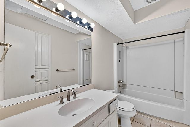 812 Fleetwood Place Drive, Houston, TX 77079