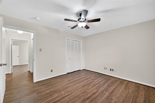 812 Fleetwood Place Drive, Houston, TX 77079