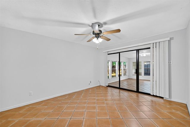 812 Fleetwood Place Drive, Houston, TX 77079