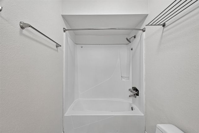 812 Fleetwood Place Drive, Houston, TX 77079