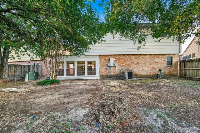 812 Fleetwood Place Drive, Houston, TX 77079