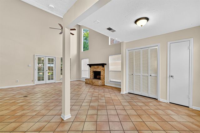 812 Fleetwood Place Drive, Houston, TX 77079