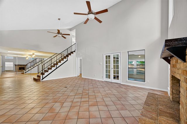 812 Fleetwood Place Drive, Houston, TX 77079