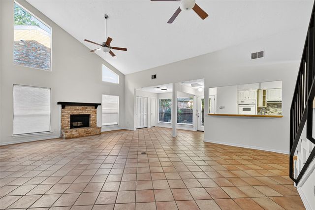 812 Fleetwood Place Drive, Houston, TX 77079