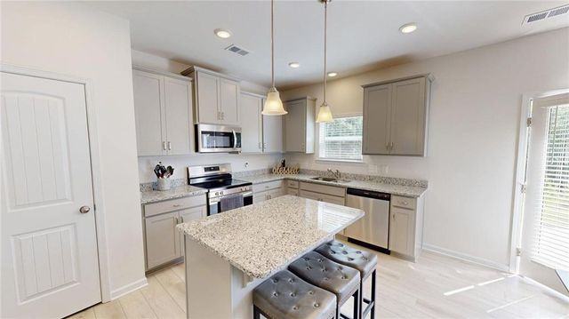662 Blackshear Trl, Temple, GA 30179