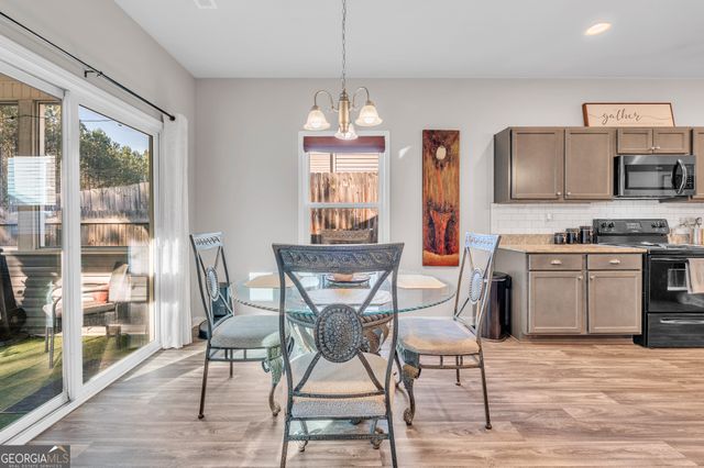 5 Hill Top Circle, Grantville, GA 30220