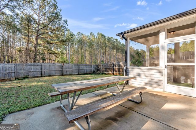 5 Hill Top Circle, Grantville, GA 30220