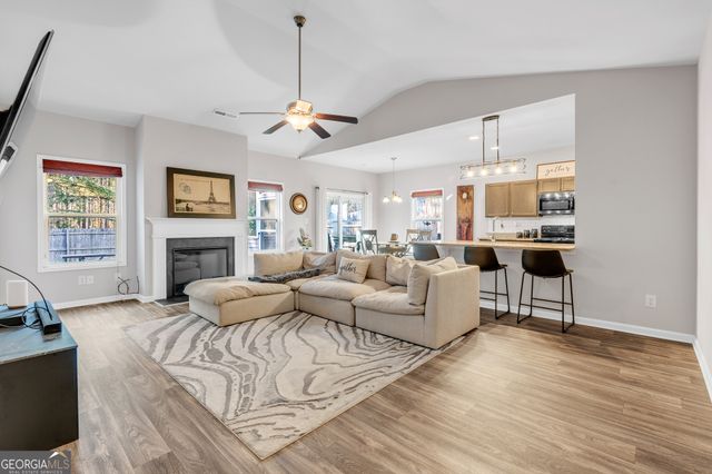 5 Hill Top Circle, Grantville, GA 30220