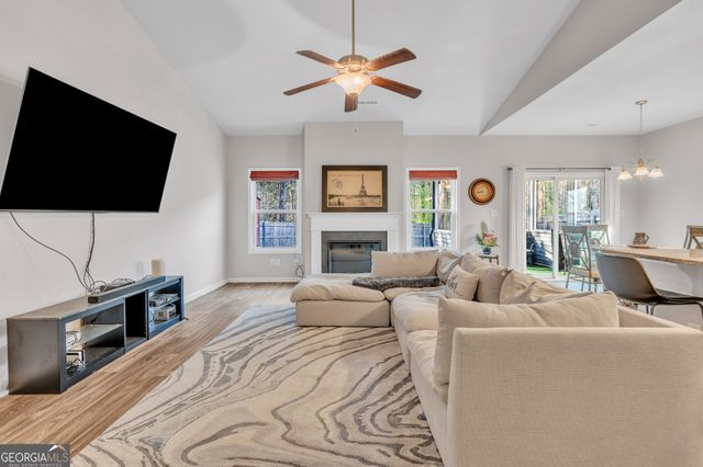 5 Hill Top Circle, Grantville, GA 30220