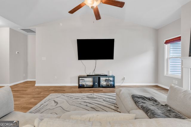 5 Hill Top Circle, Grantville, GA 30220