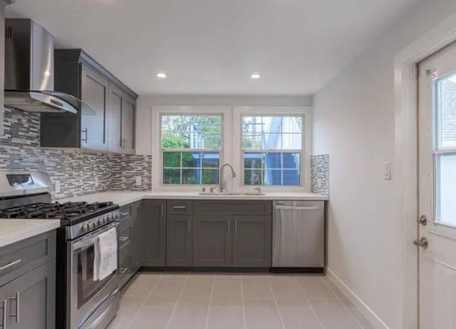 10332 Floralita, Sunland, CA 91040