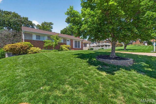 9909 Chantenay Drive, St Louis, MO 63123