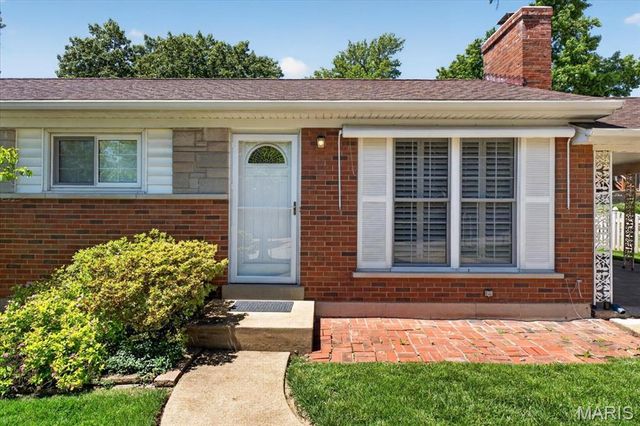 9909 Chantenay Drive, St Louis, MO 63123