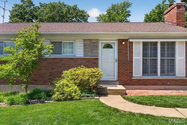 9909 Chantenay Drive, St Louis, MO 63123