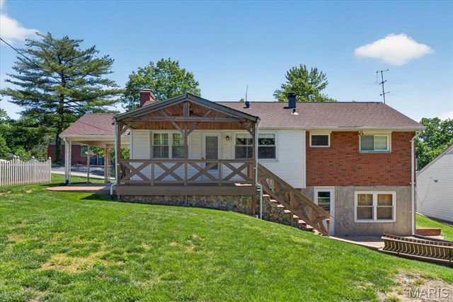 9909 Chantenay Drive, St Louis, MO 63123