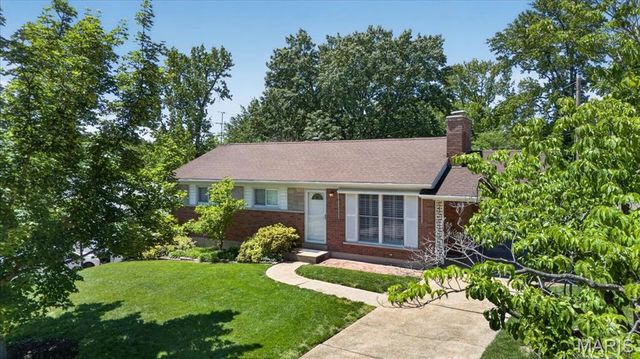 9909 Chantenay Drive, St Louis, MO 63123