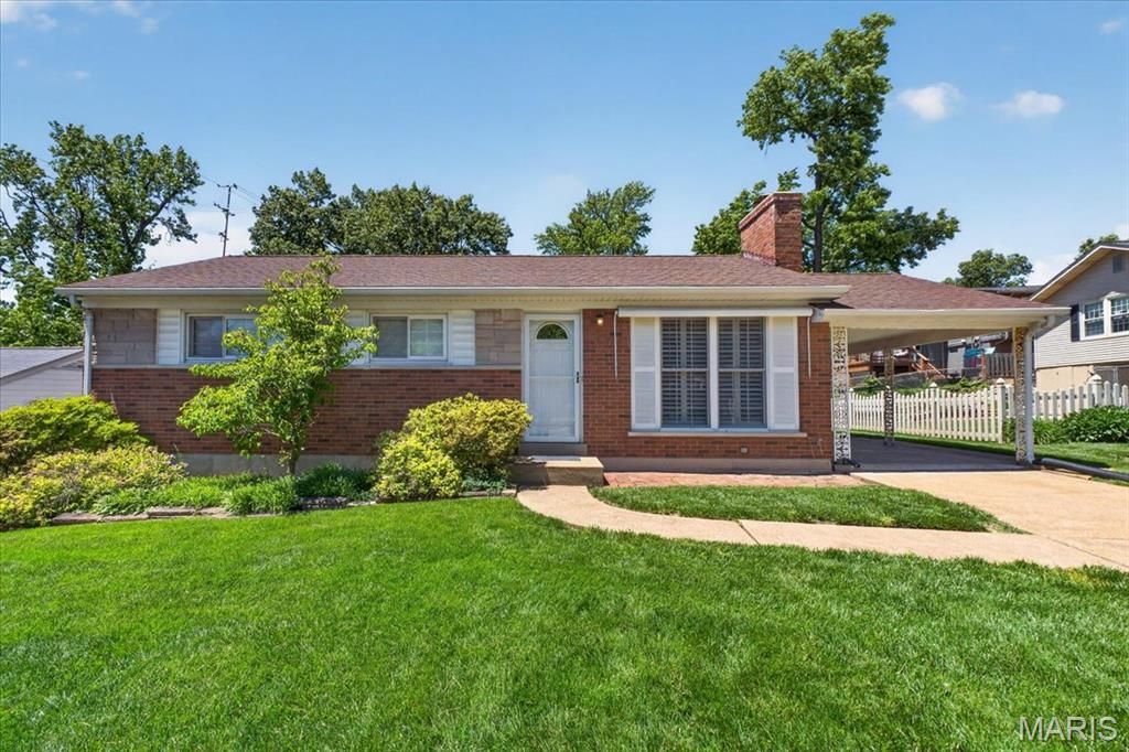 9909 Chantenay Drive, St Louis, MO 63123