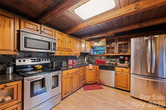 12 Victoria Rose Lane, Waynesville, NC 28785