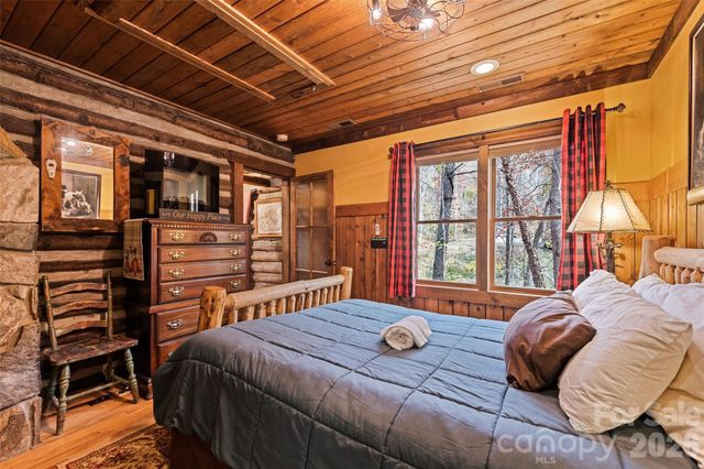 12 Victoria Rose Lane, Waynesville, NC 28785