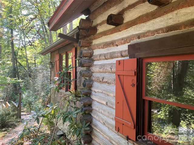 12 Victoria Rose Lane, Waynesville, NC 28785