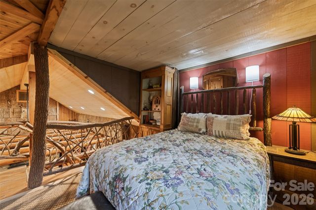 12 Victoria Rose Lane, Waynesville, NC 28785