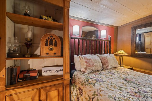 12 Victoria Rose Lane, Waynesville, NC 28785