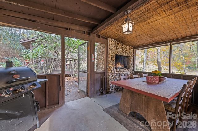 12 Victoria Rose Lane, Waynesville, NC 28785