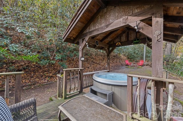 12 Victoria Rose Lane, Waynesville, NC 28785