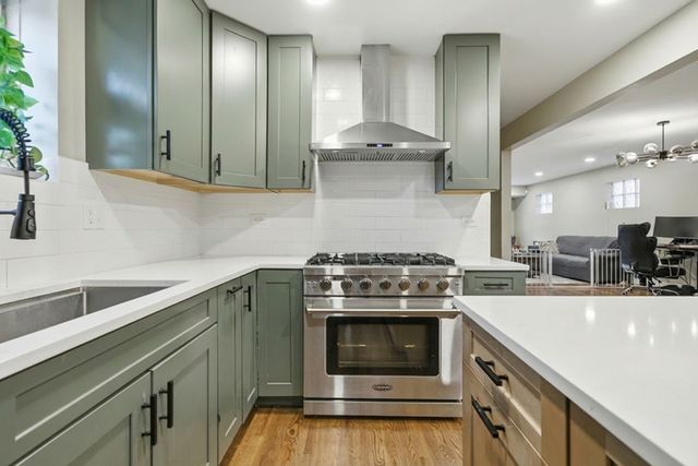 5422 S Oak Park Avenue, Chicago, IL 60638