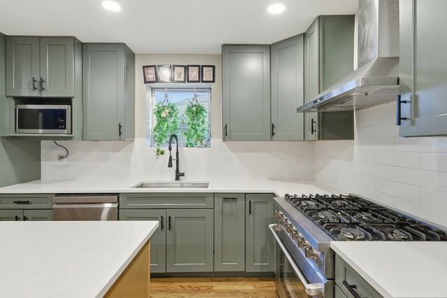 5422 S Oak Park Avenue, Chicago, IL 60638
