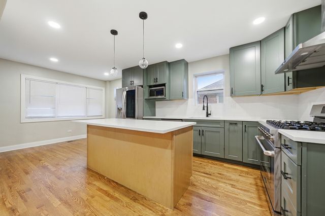 5422 S Oak Park Avenue, Chicago, IL 60638