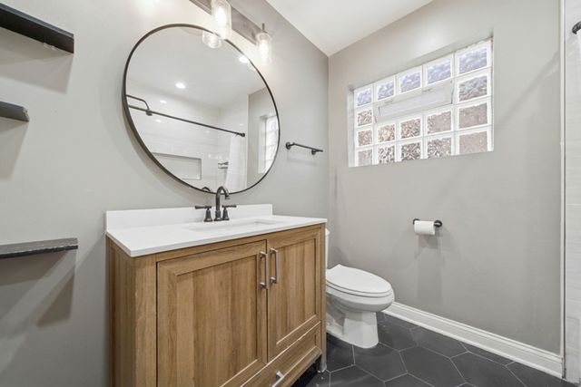 5422 S Oak Park Avenue, Chicago, IL 60638