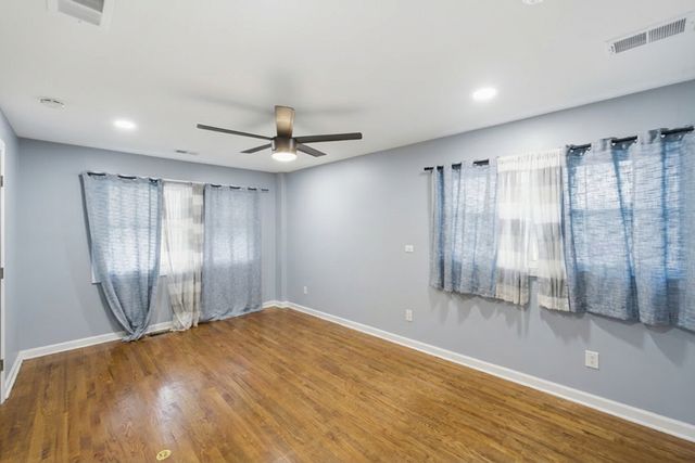 5422 S Oak Park Avenue, Chicago, IL 60638