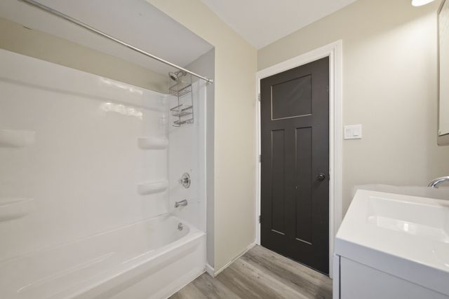 5422 S Oak Park Avenue, Chicago, IL 60638