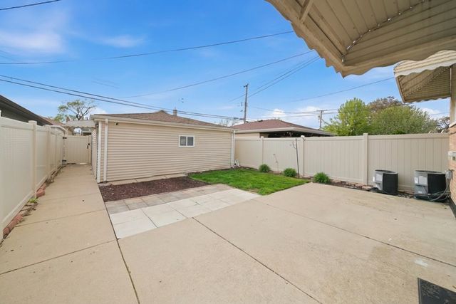 5422 S Oak Park Avenue, Chicago, IL 60638