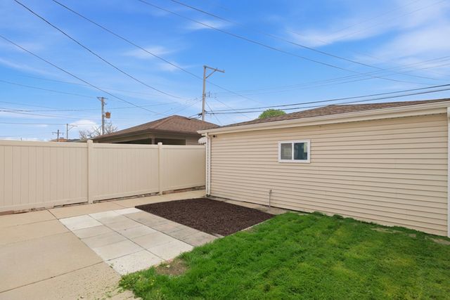 5422 S Oak Park Avenue, Chicago, IL 60638