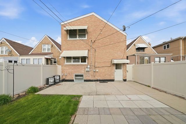 5422 S Oak Park Avenue, Chicago, IL 60638