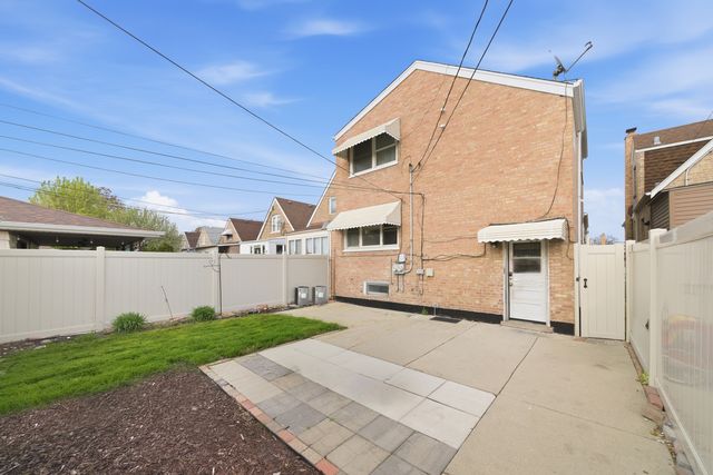5422 S Oak Park Avenue, Chicago, IL 60638